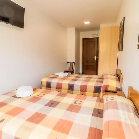Hostal - Restaurante La Buena Villa By Vivere Stays Villalonquejar Exterior photo