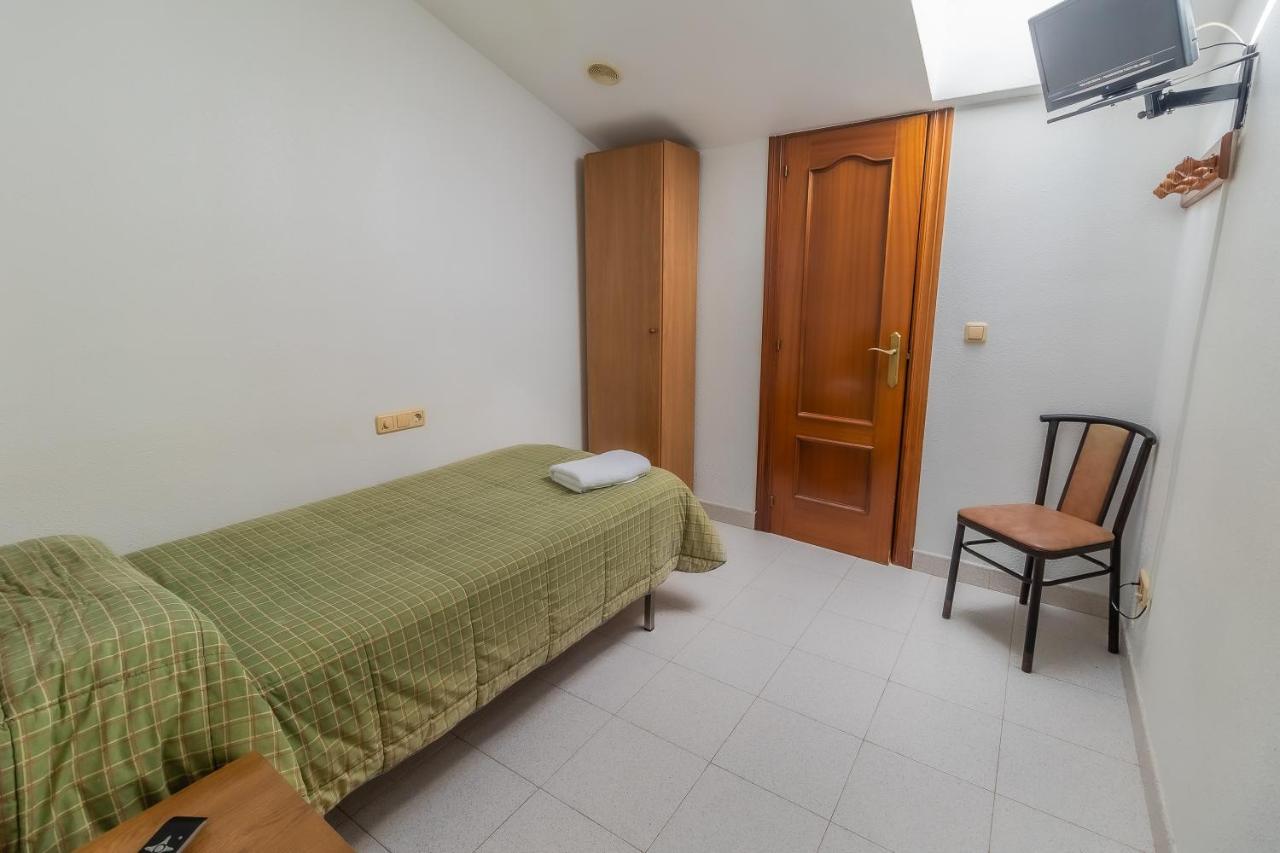 Hostal - Restaurante La Buena Villa By Vivere Stays Villalonquejar Exterior photo