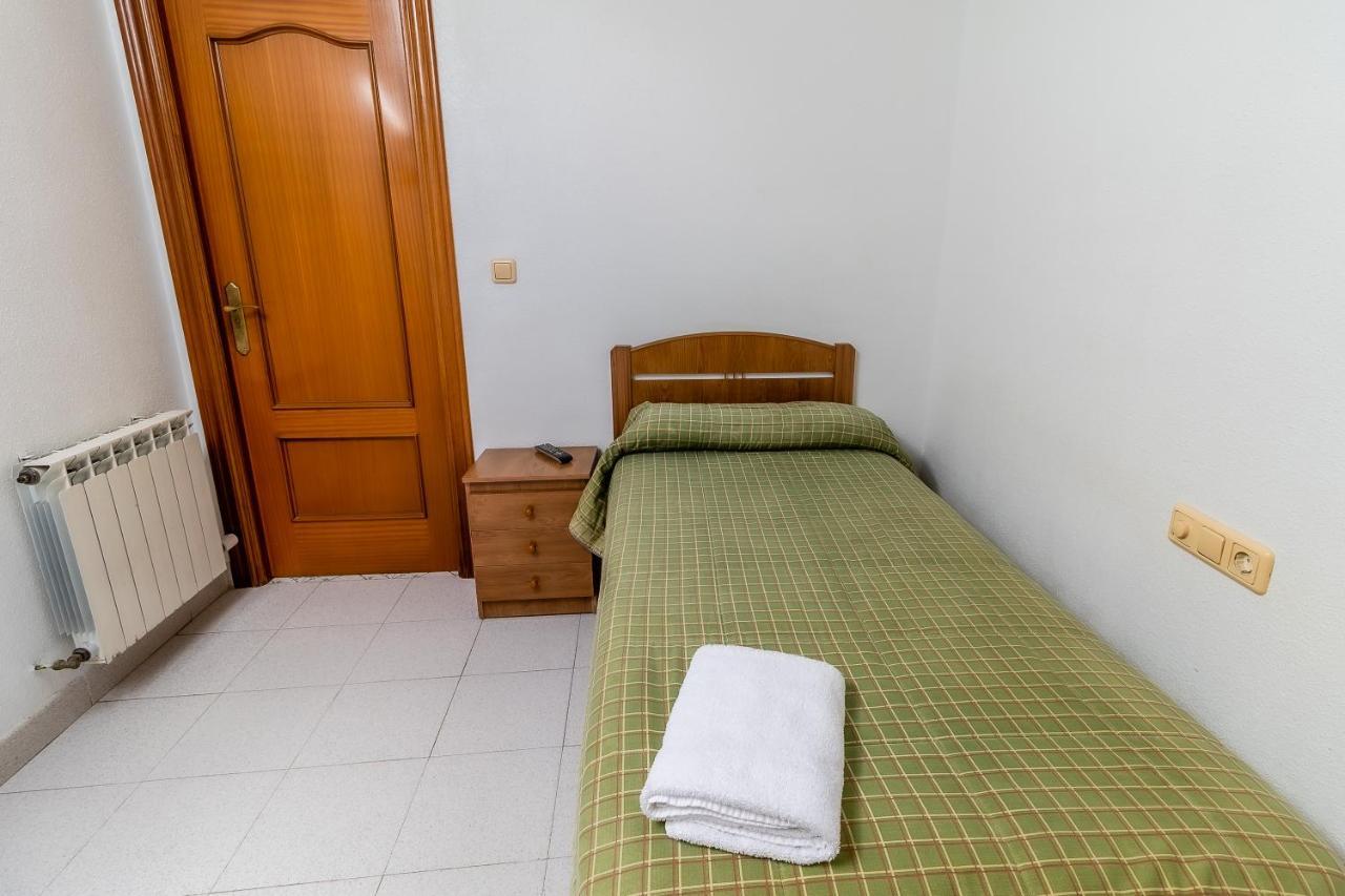 Hostal - Restaurante La Buena Villa By Vivere Stays Villalonquejar Exterior photo