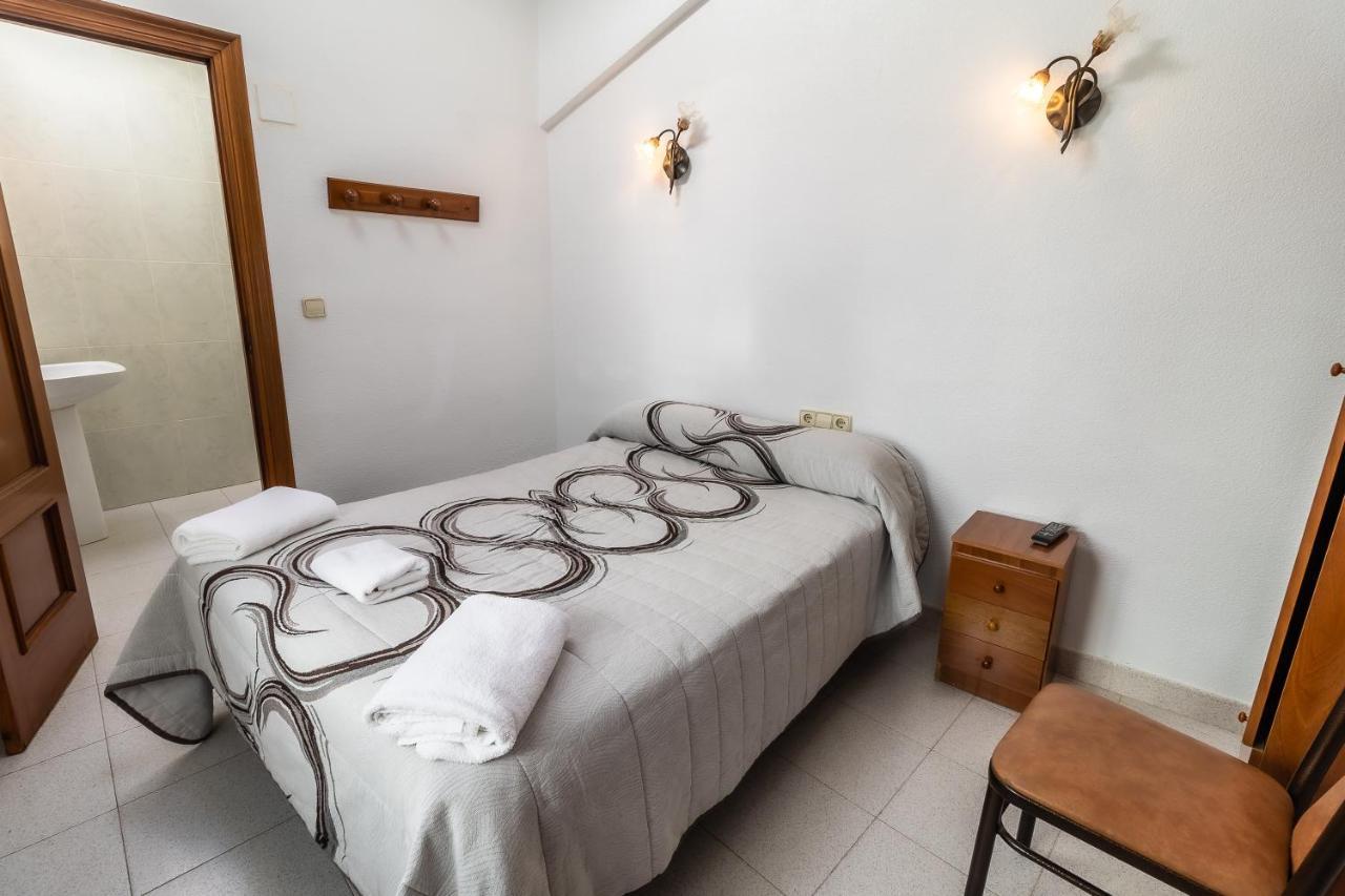 Hostal - Restaurante La Buena Villa By Vivere Stays Villalonquejar Exterior photo