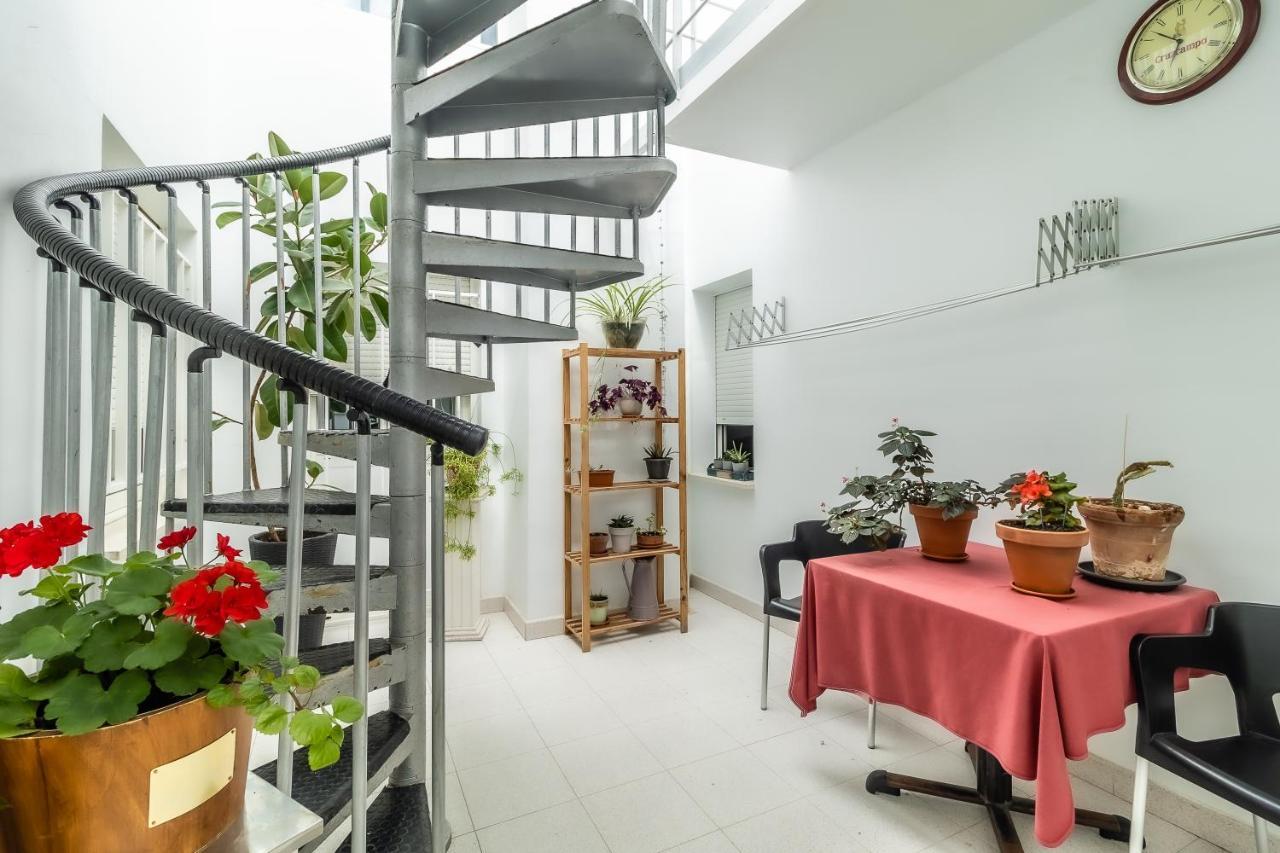 Hostal - Restaurante La Buena Villa By Vivere Stays Villalonquejar Exterior photo