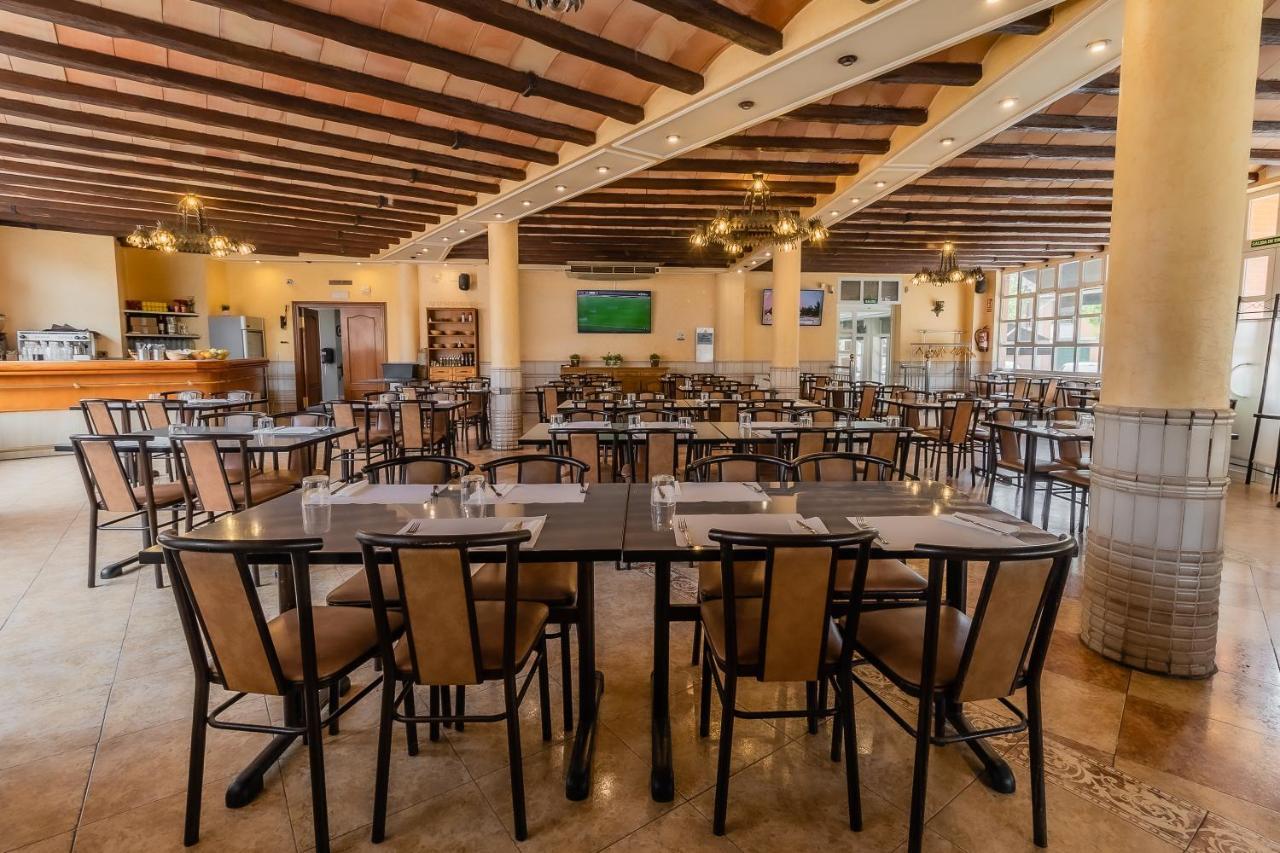 Hostal - Restaurante La Buena Villa By Vivere Stays Villalonquejar Exterior photo